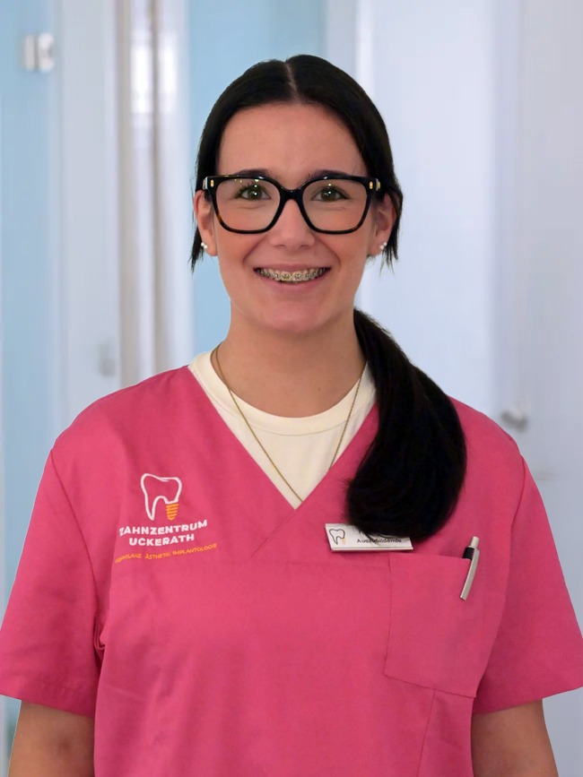 Iliona Thaqaj Assistenz